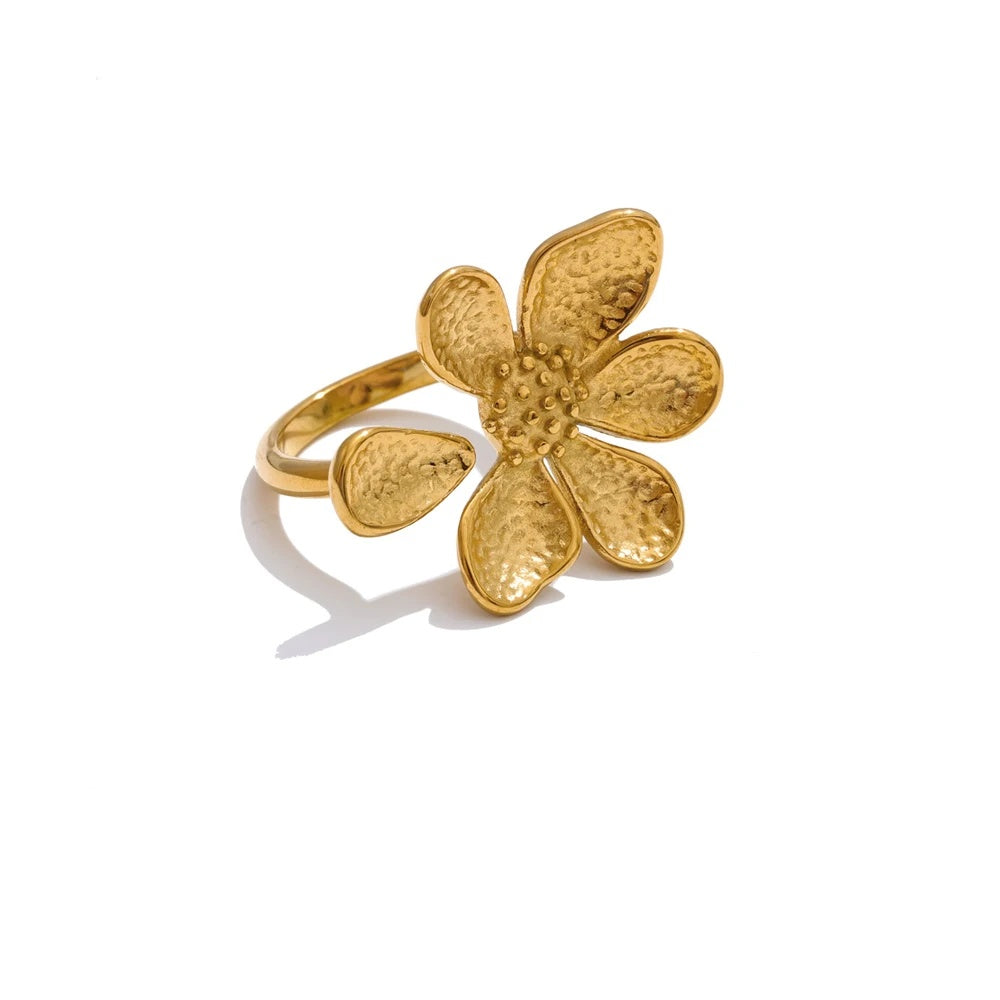 Adjustable flower golden cast finger ring - product image