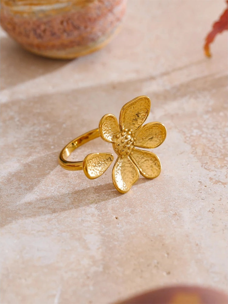 Adjustable flower golden cast finger ring - product image