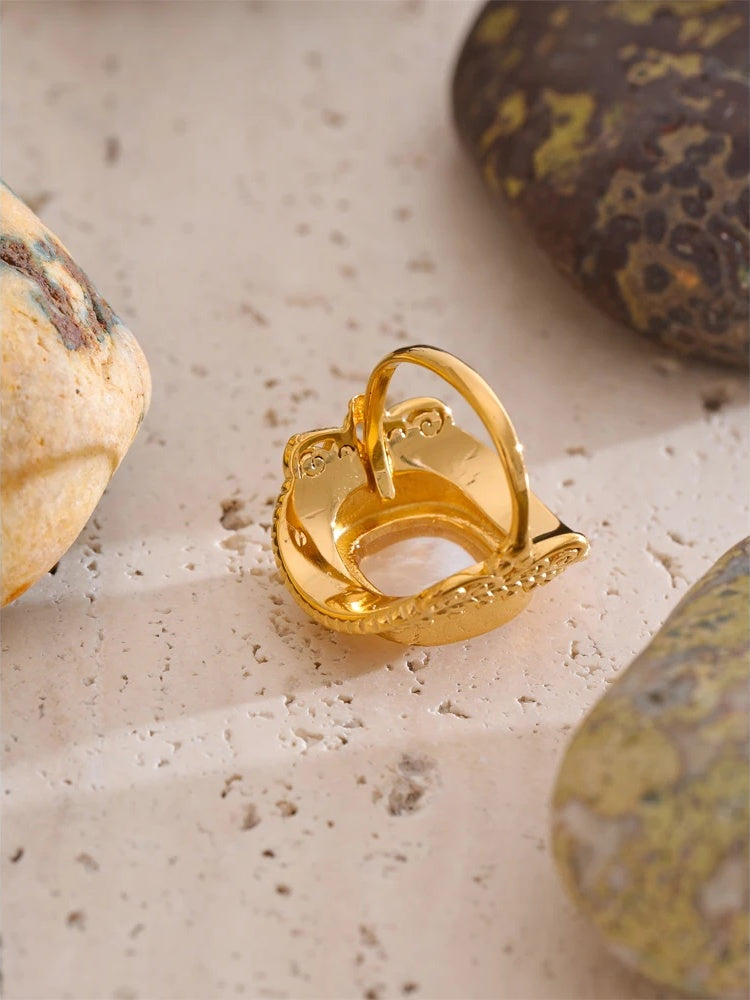 Adjustable shell abstract finger ring - product image