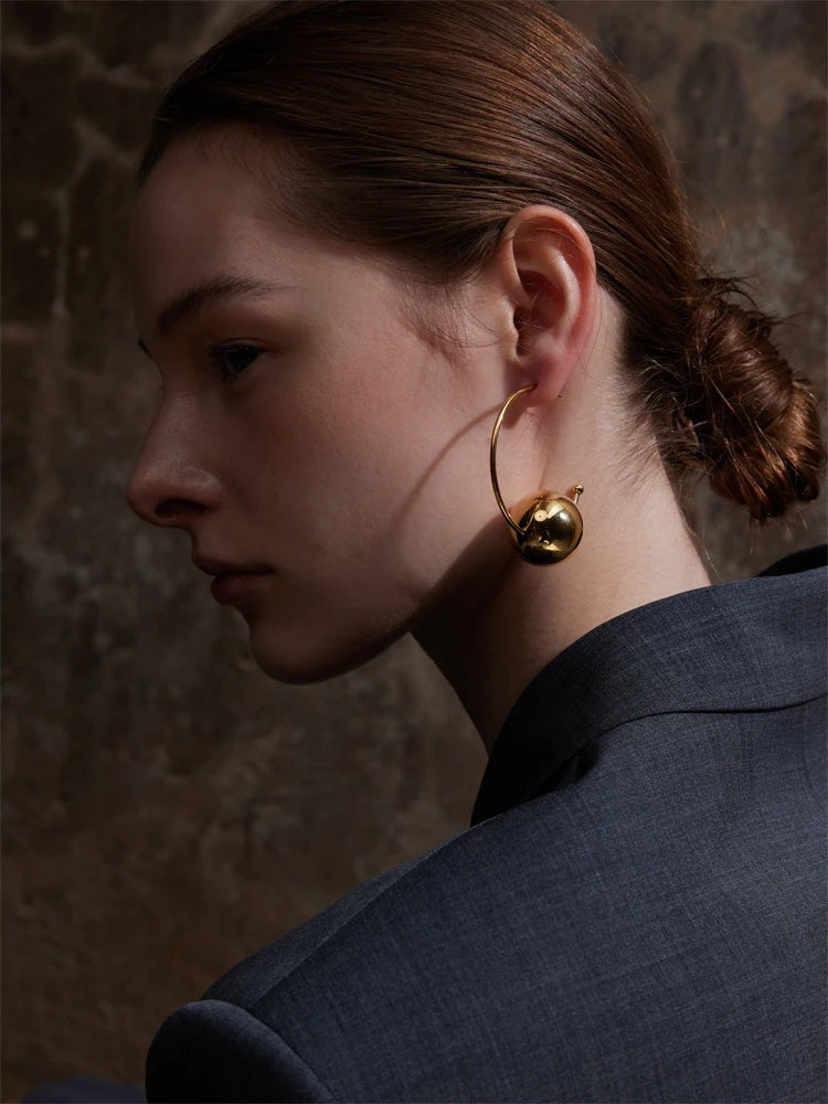 Big round c-shape huggie smooth earrings - product image