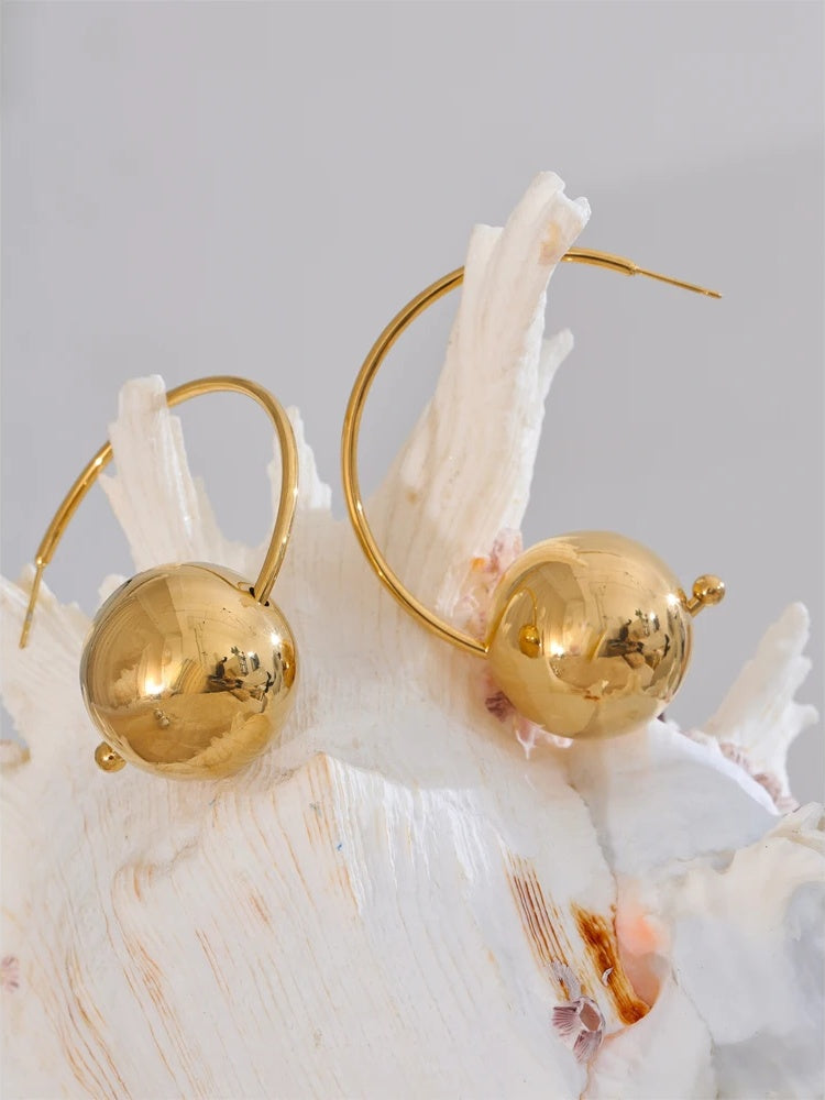 Big round c-shape huggie smooth earrings - product image