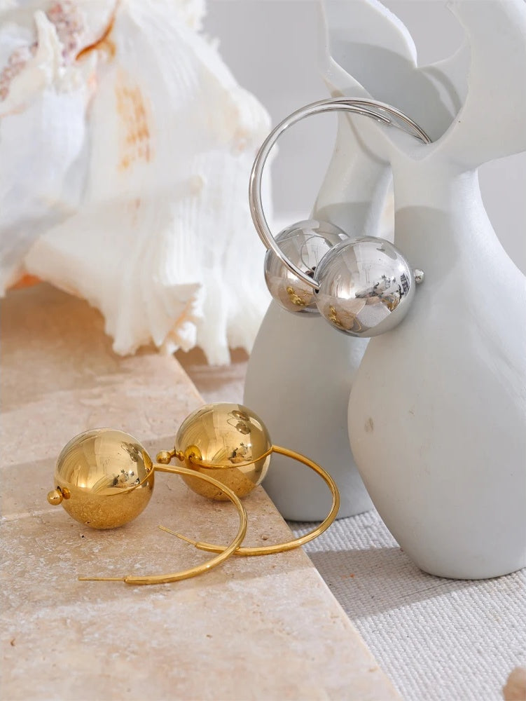 Big round c-shape huggie smooth earrings - product image