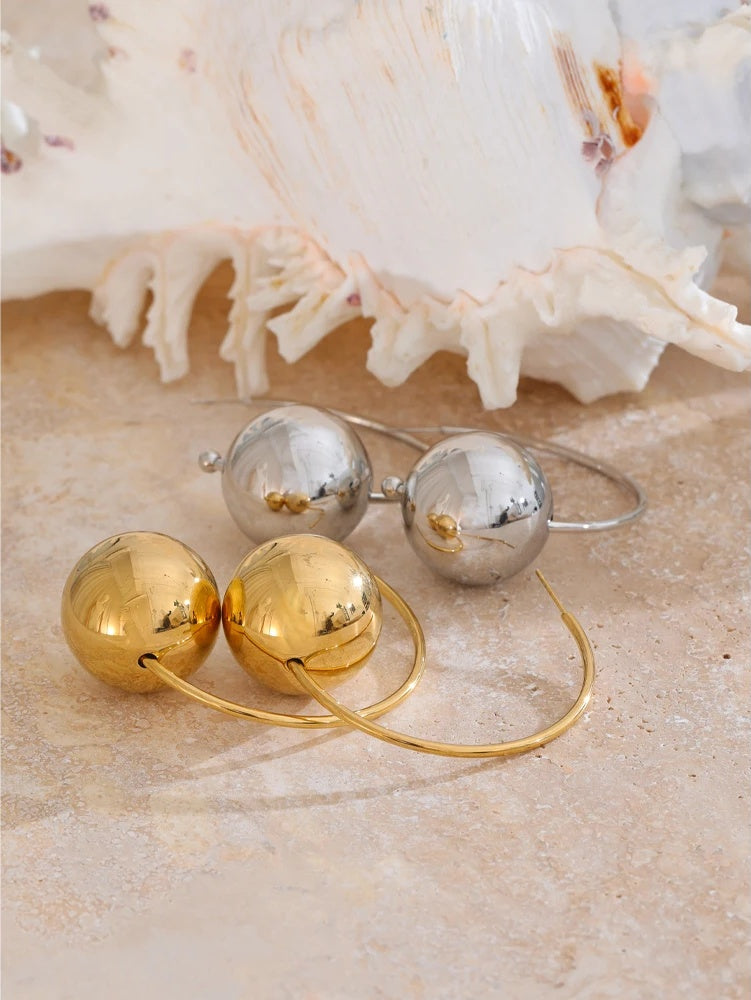 Big round c-shape huggie smooth earrings - product image