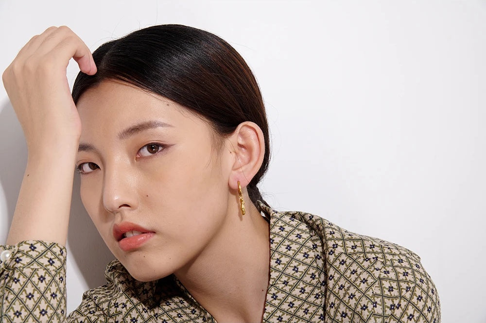 Body style metal golden hoop earrings - product image