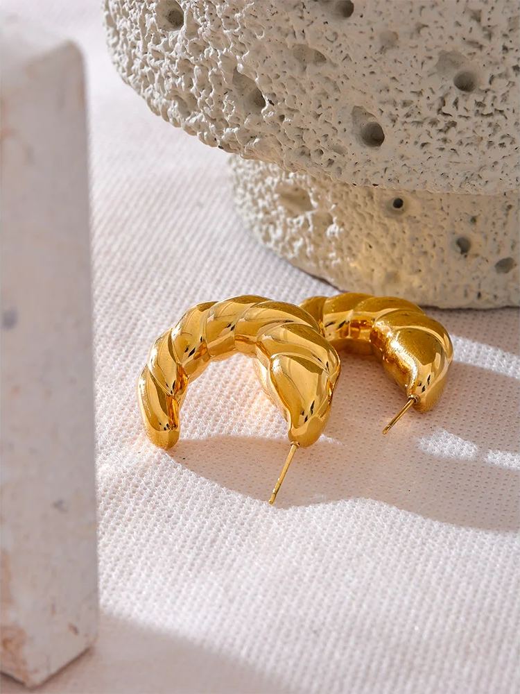 Croissant c-shape twisted hoop earrings women - product image