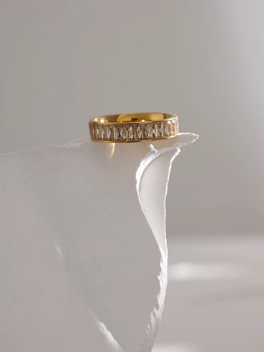 Cubic zirconia cocktail fashion wedding engagement ring - product image