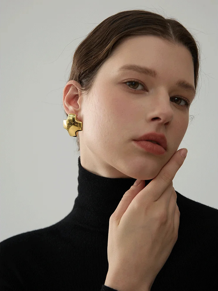 Glossy chunky cross stud earrings women - product image