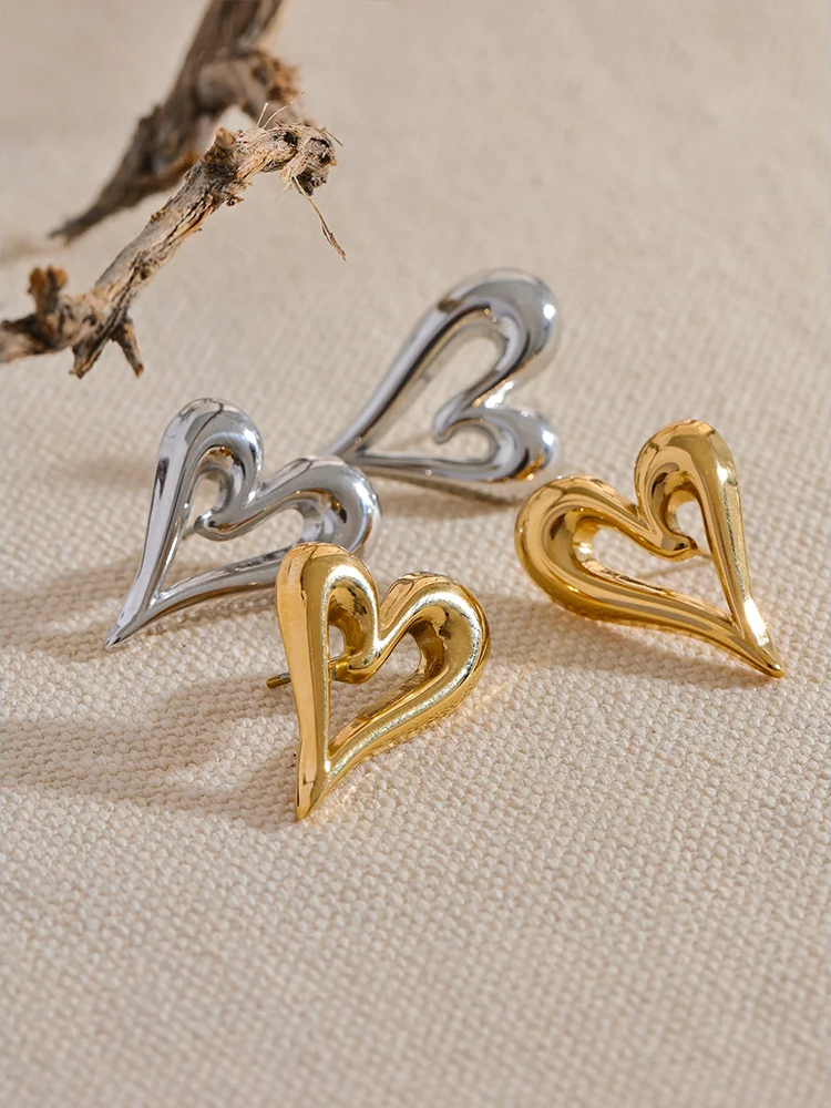 Heart love hollow stud earrings women - product image