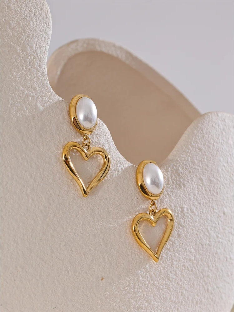 Imitation pearls heart drop earrings - product image