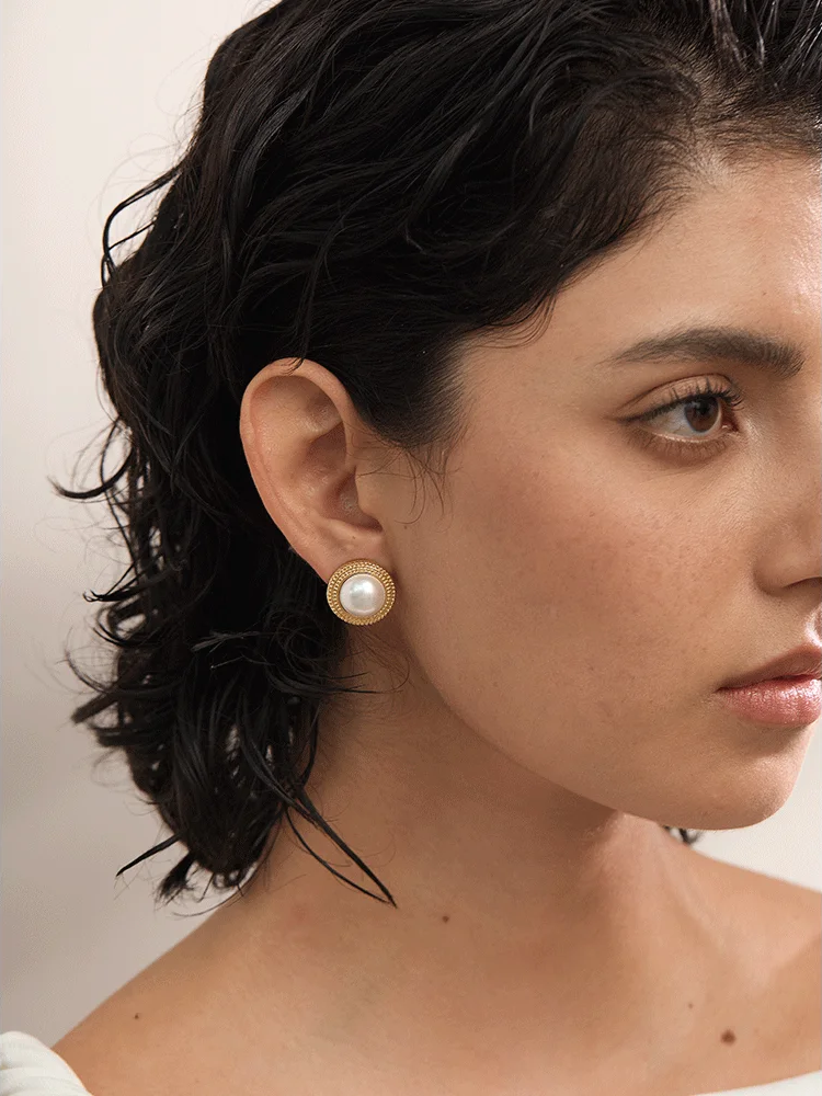 Imitation pearls round classic stud earrings - product image