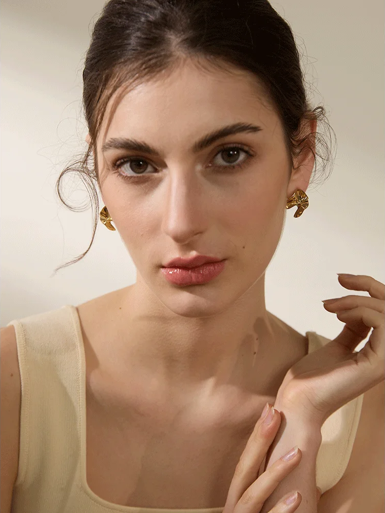 Irregular flower stud earrings - product image