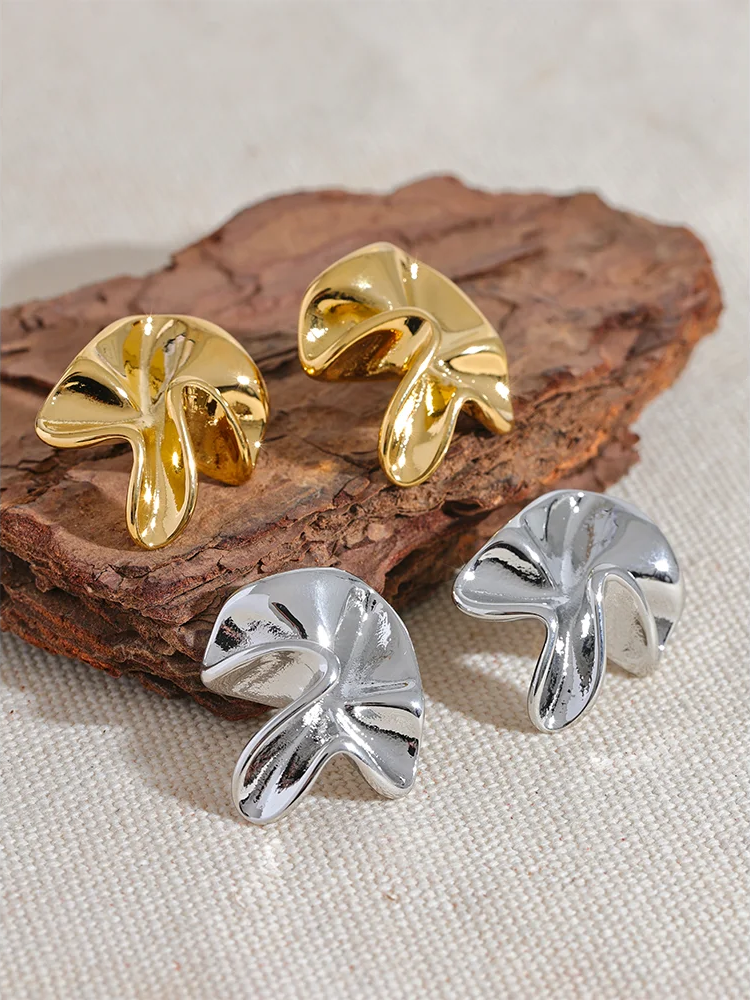 Irregular flower stud earrings - product image