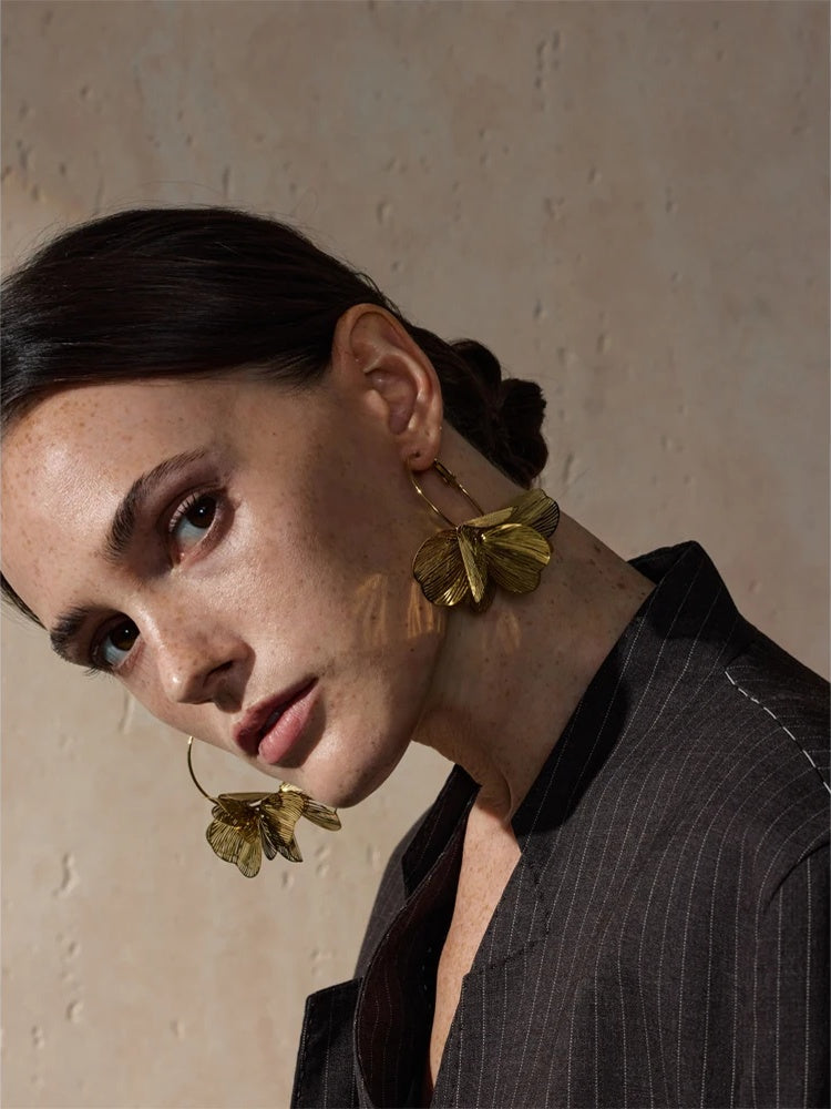 Metal flower big hoop eye-catching earrings - product image