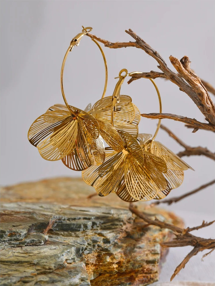Metal flower big hoop eye-catching earrings - product image