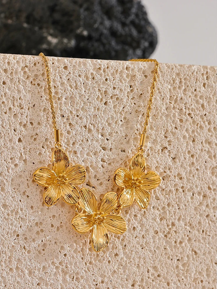 Metal flower pendant necklace texture trendy women - product image
