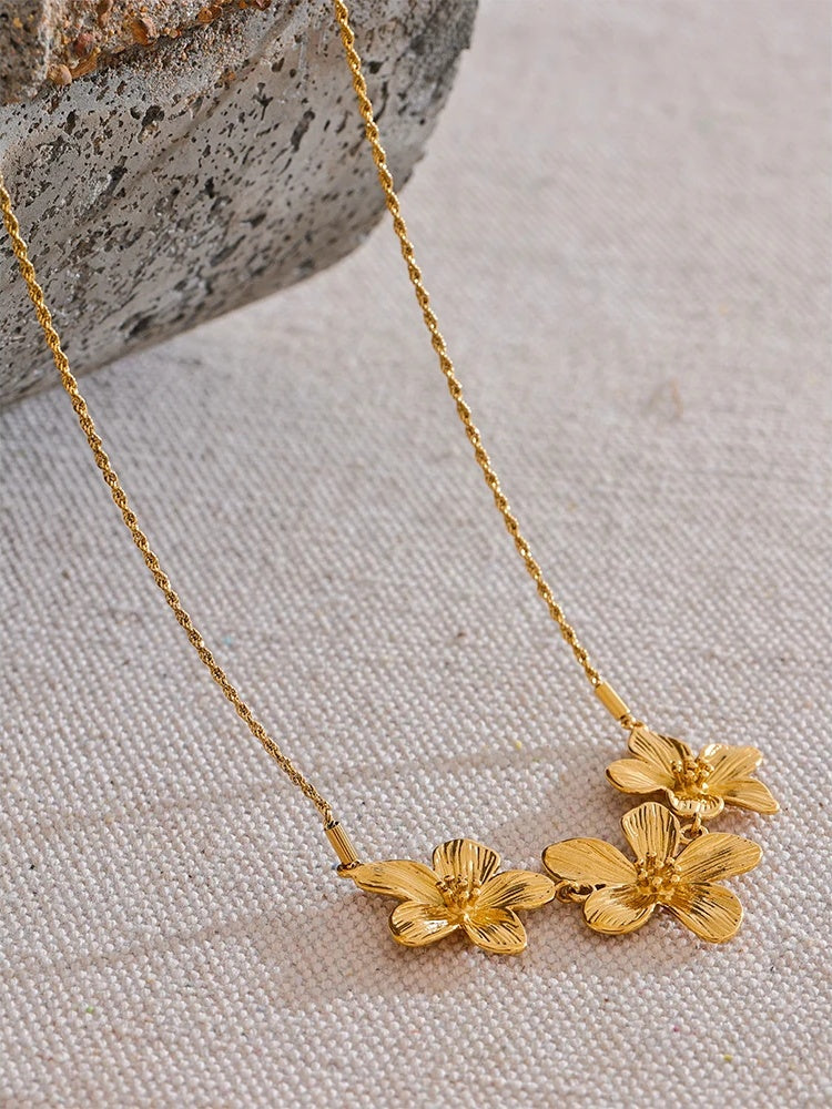 Metal flower pendant necklace texture trendy women - product image