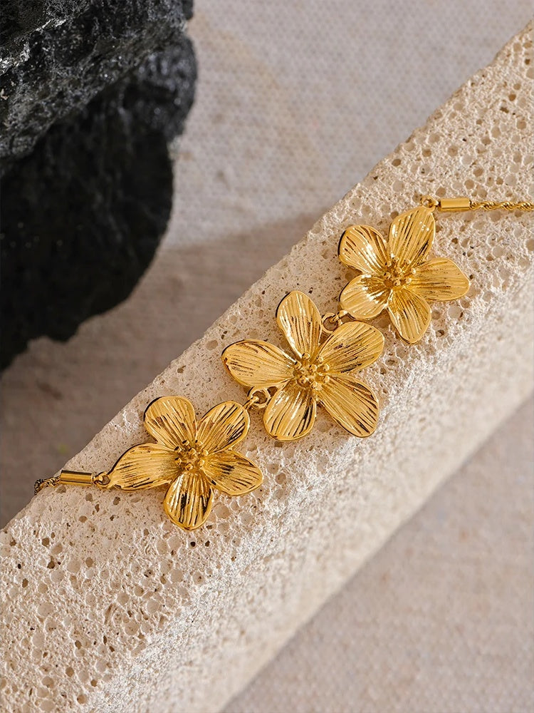 Metal flower pendant necklace texture trendy women - product image