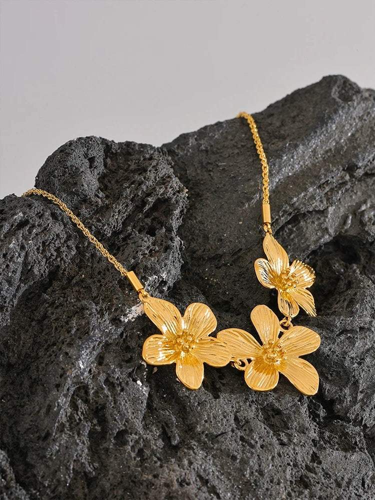 Metal flower pendant necklace texture trendy women - product image