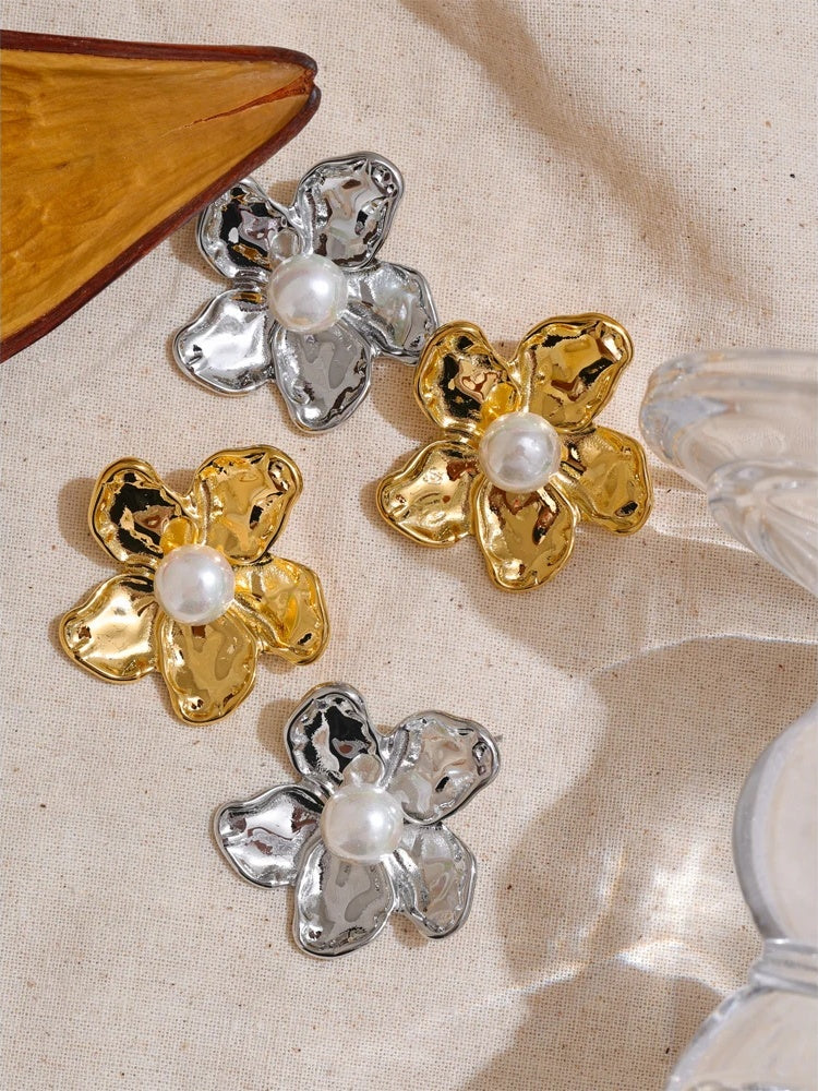 Metal flower simulated pearl stud earrings - product image