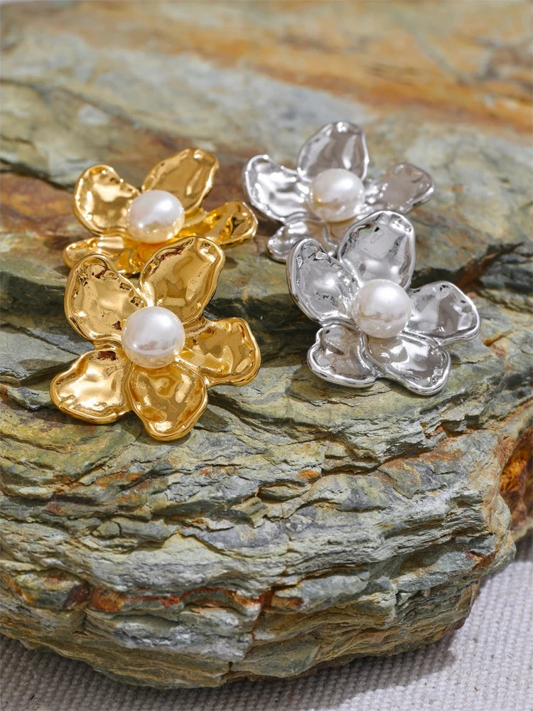 Metal flower simulated pearl stud earrings - product image