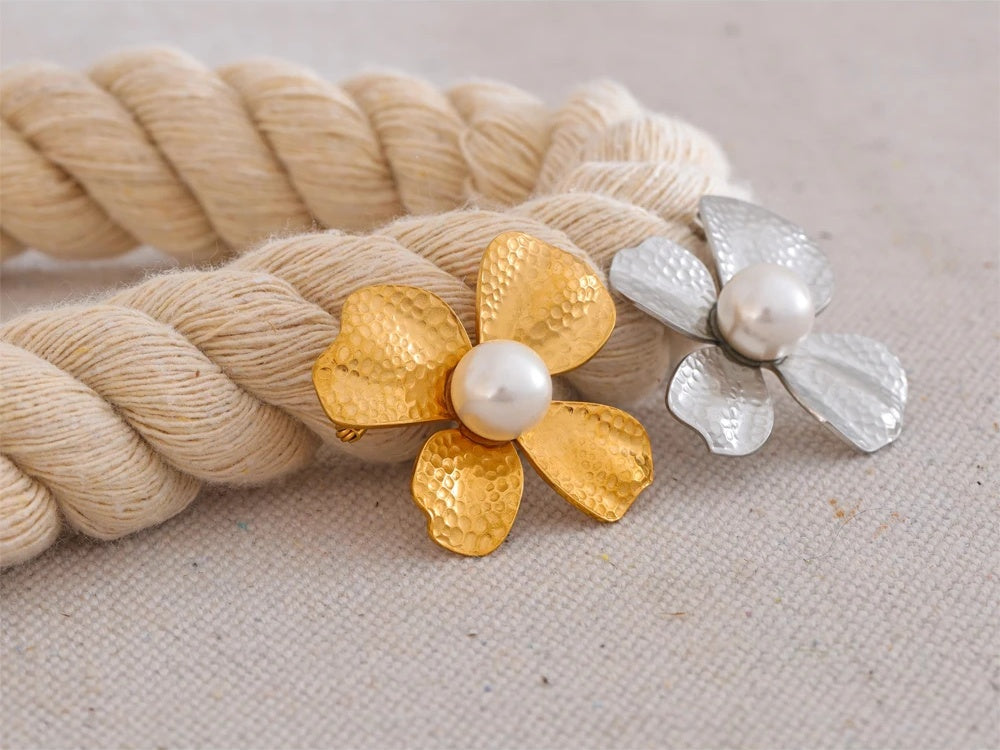 Metal flower simulated pearls brooch pin - product image
