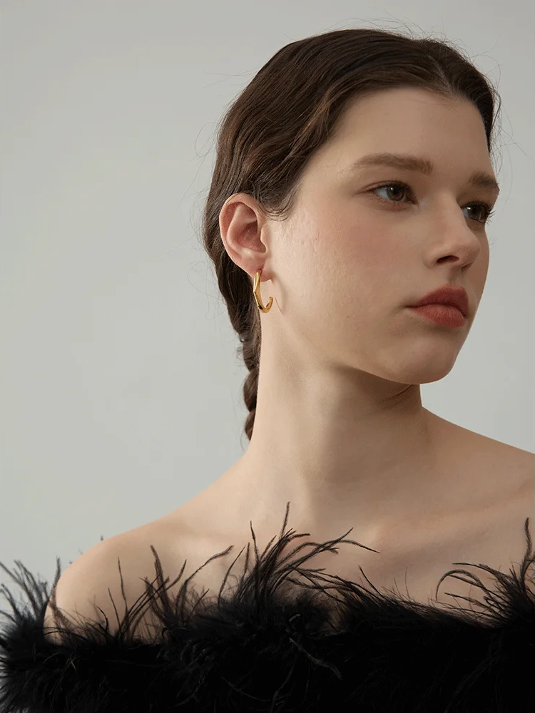 Minimalist c shape minimalist hoop earrings - product image