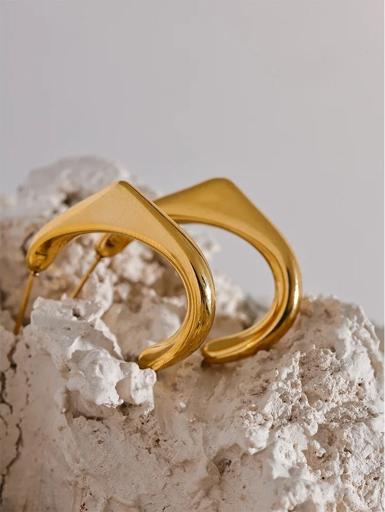 Minimalist c shape minimalist hoop earrings - product image