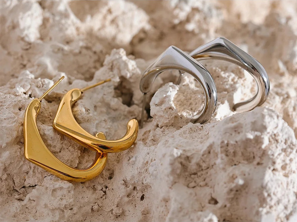 Minimalist c shape minimalist hoop earrings - product image