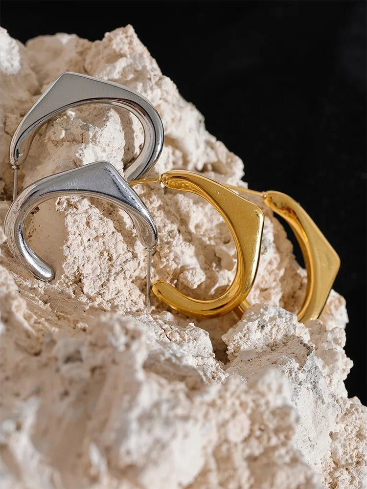 Minimalist c shape minimalist hoop earrings - product image
