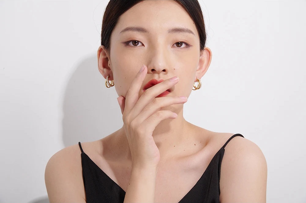 Minimalist cubic zirconia bling stud earrings - product image