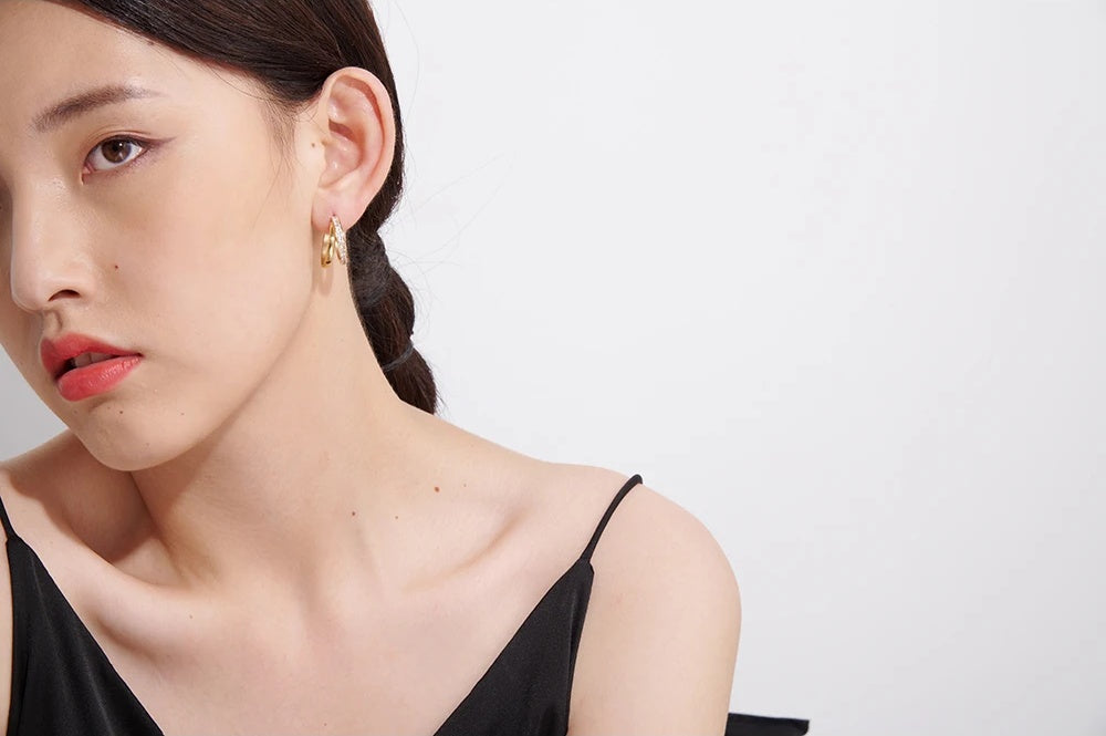 Minimalist cubic zirconia bling stud earrings - product image