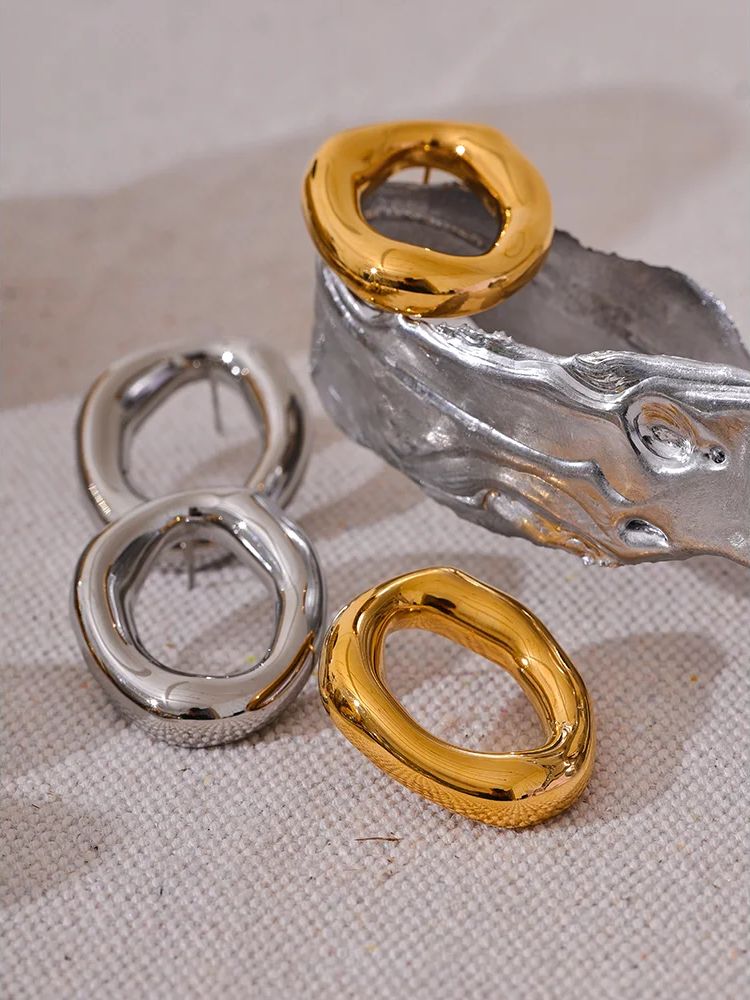 Minimalist geometry hollow stud earrings - product image