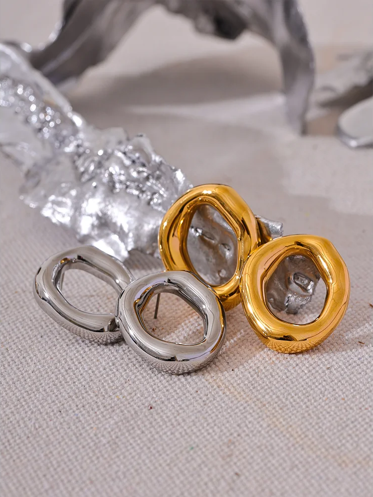 Minimalist geometry hollow stud earrings - product image