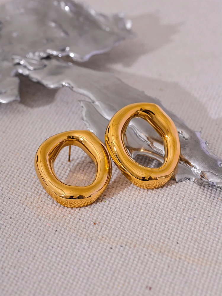 Minimalist geometry hollow stud earrings - product image