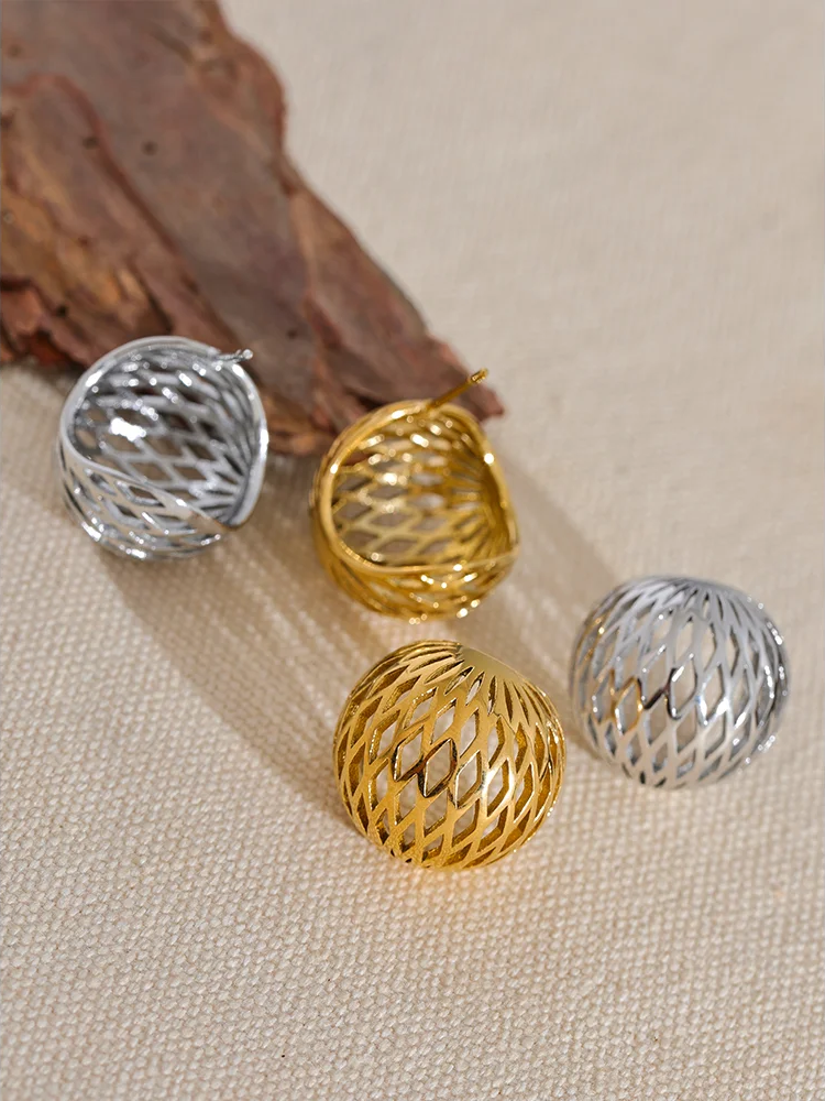 Minimalist hollow round push-back stud earrings - product image