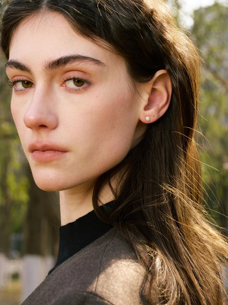 Natural pearls round stud earrings for ladies - product image