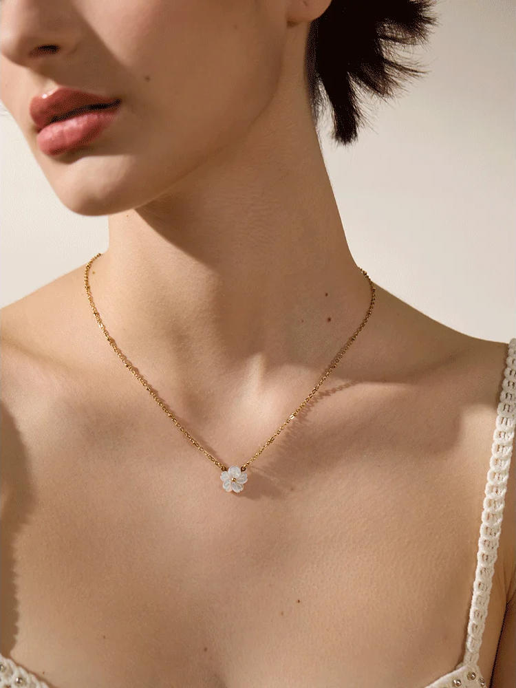 Natural shell flower pendant chain necklace - product image