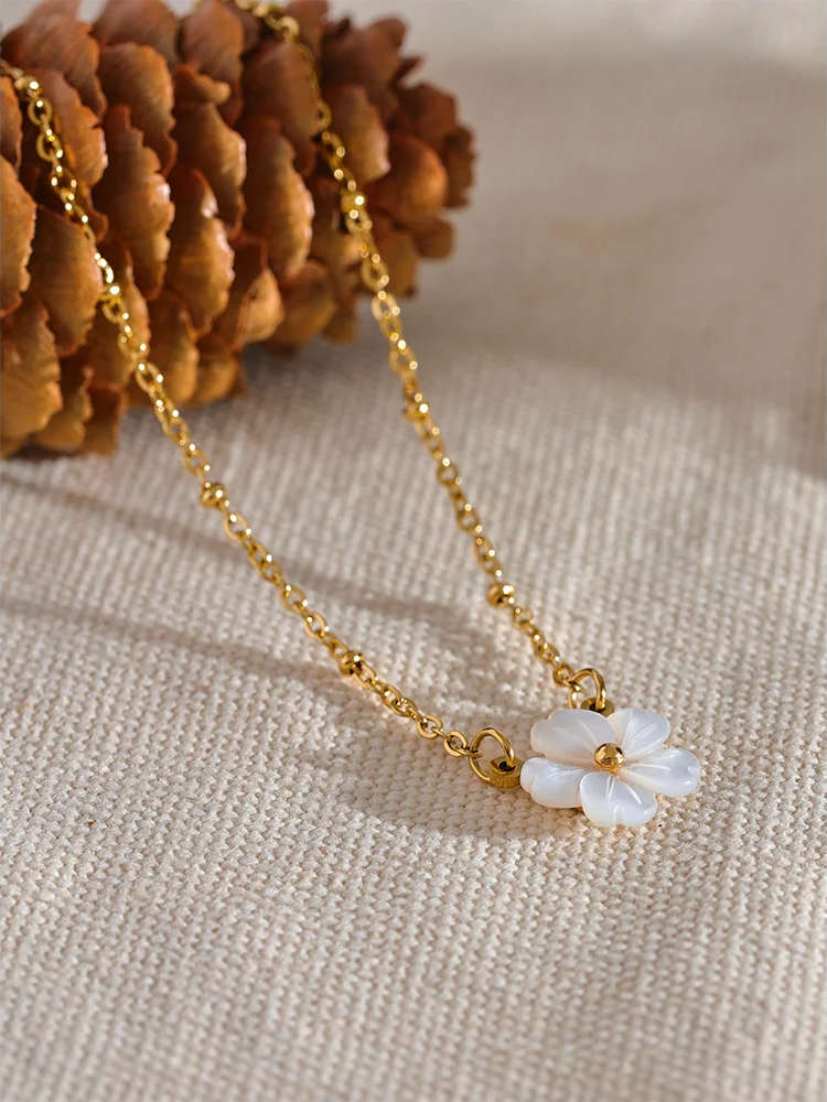 Natural shell flower pendant chain necklace - product image