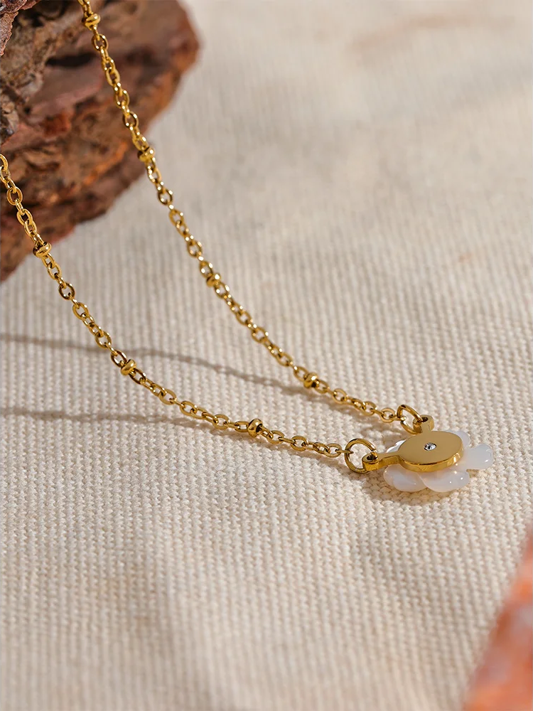 Natural shell flower pendant chain necklace - product image
