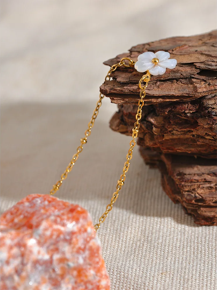Natural shell flower pendant chain necklace - product image