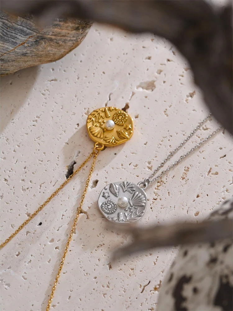 Ocean style shell conch round pendant necklace - product image