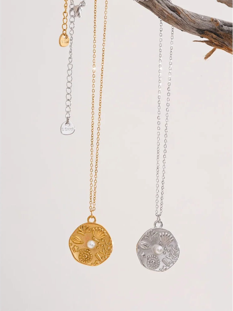 Ocean style shell conch round pendant necklace - product image