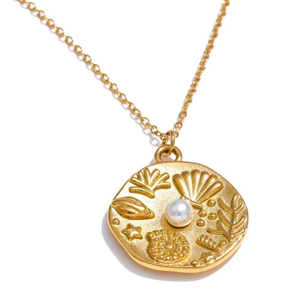 Ocean style shell conch round pendant necklace - product image