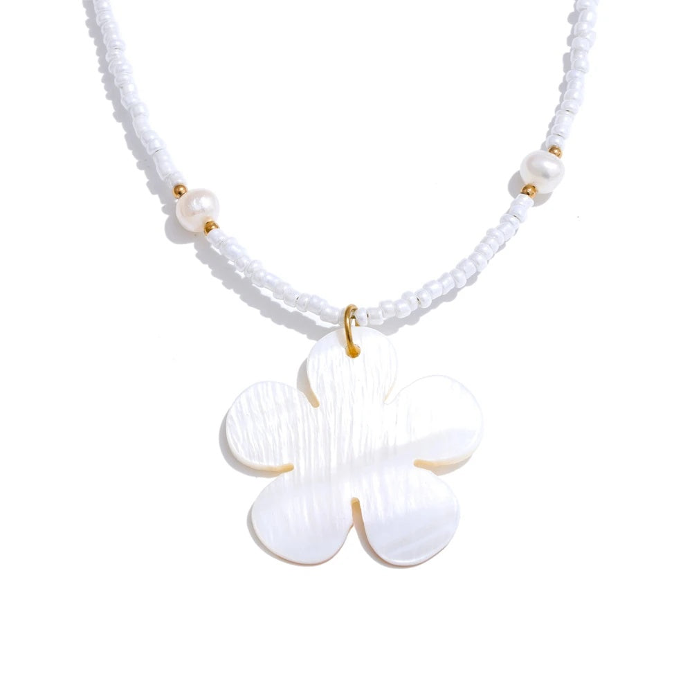 Plastic beads pearls flower pendant necklace - product image