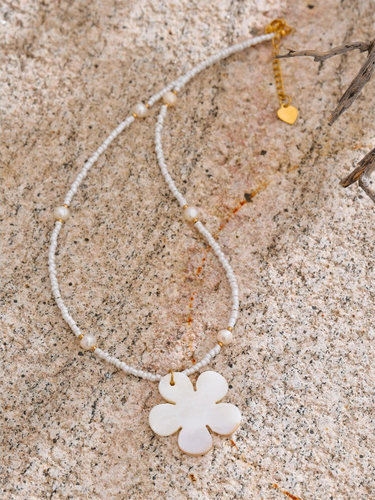 Plastic beads pearls flower pendant necklace - product image