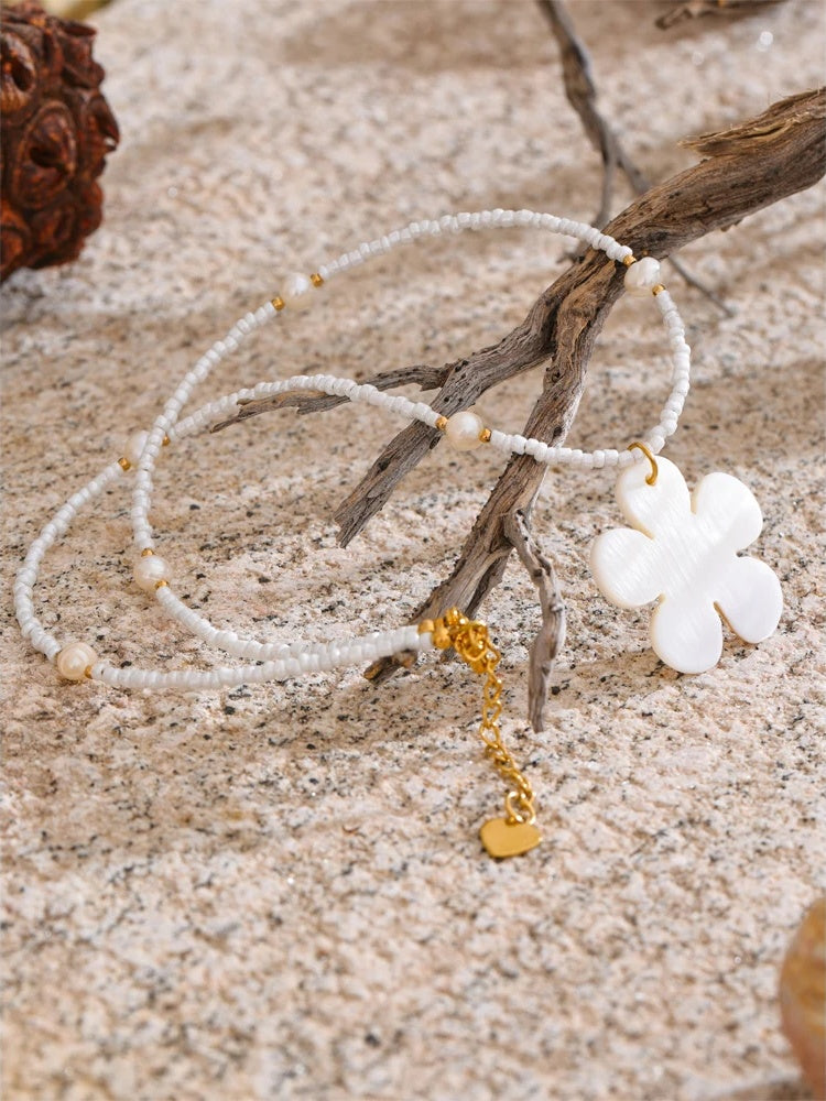 Plastic beads pearls flower pendant necklace - product image