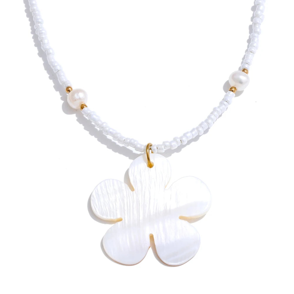 Plastic beads pearls flower pendant necklace - product image