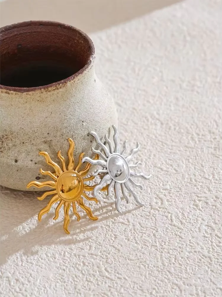 Popular metal sun brooch pin gold silver color - product image