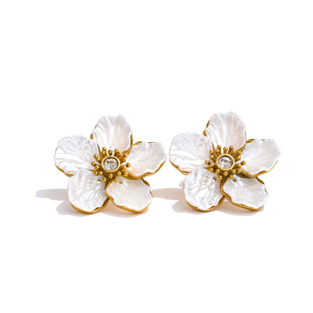 Resin flower fashion stud earrings - product image