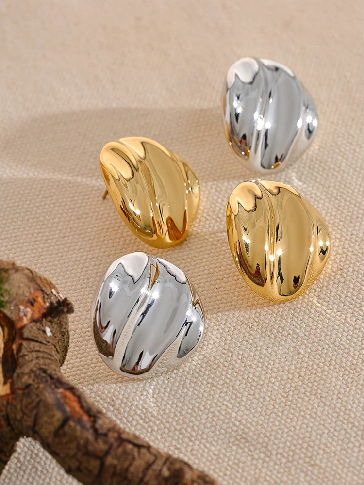 Round contemporary shiny fashion stud earrings - product image